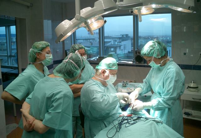 Dr Panfilov u operacionoj sali | Clini Olymp